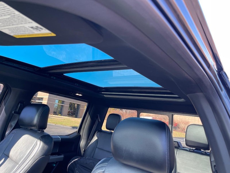 Ford F-150 Vehicle Full-screen Gallery Image 18