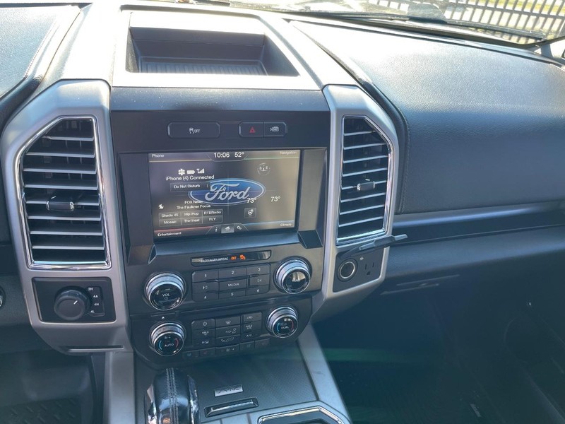 Ford F-150 Vehicle Full-screen Gallery Image 21