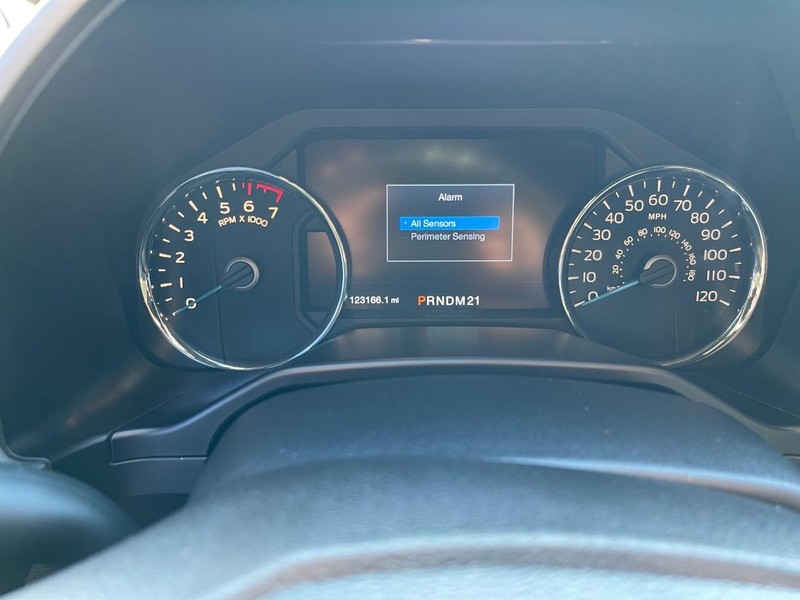 Ford F-150 Vehicle Full-screen Gallery Image 23