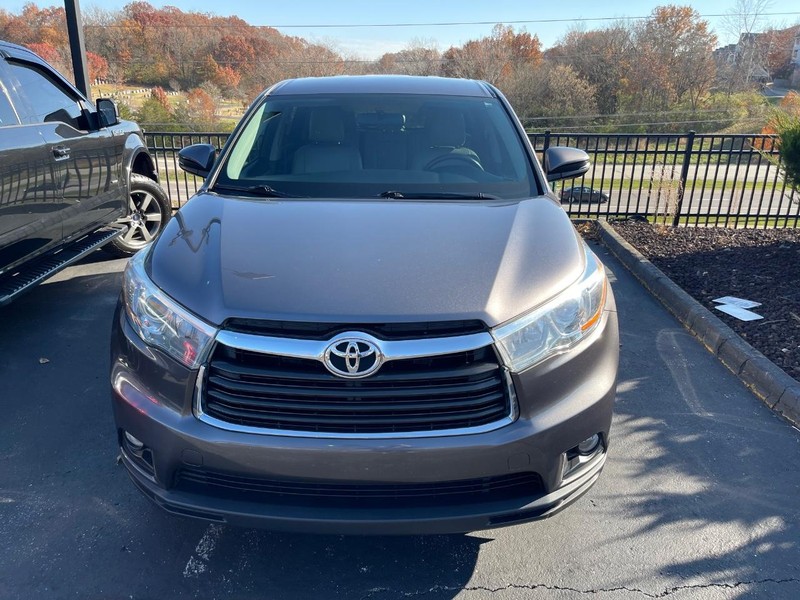 Toyota Highlander Vehicle Full-screen Gallery Image 2