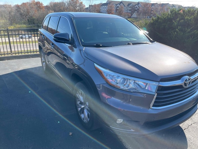 Toyota Highlander Vehicle Full-screen Gallery Image 3