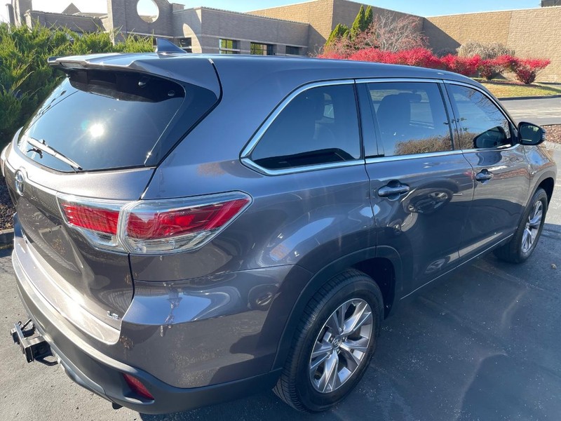 Toyota Highlander Vehicle Full-screen Gallery Image 4