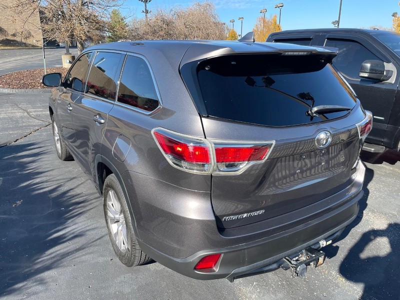 Toyota Highlander Vehicle Full-screen Gallery Image 5