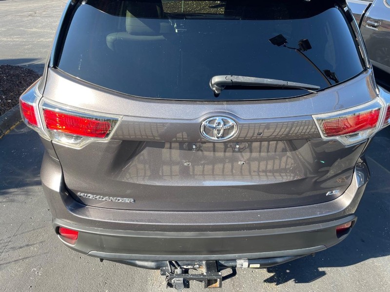 Toyota Highlander Vehicle Full-screen Gallery Image 6