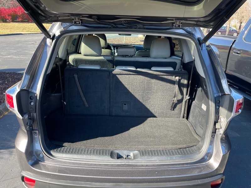 Toyota Highlander Vehicle Full-screen Gallery Image 7