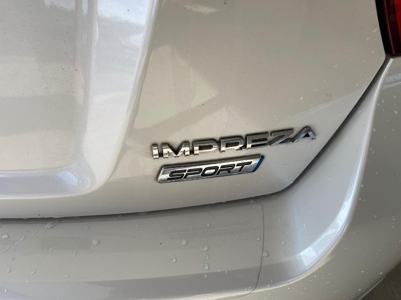 Subaru Impreza Wagon Vehicle Full-screen Gallery Image 4