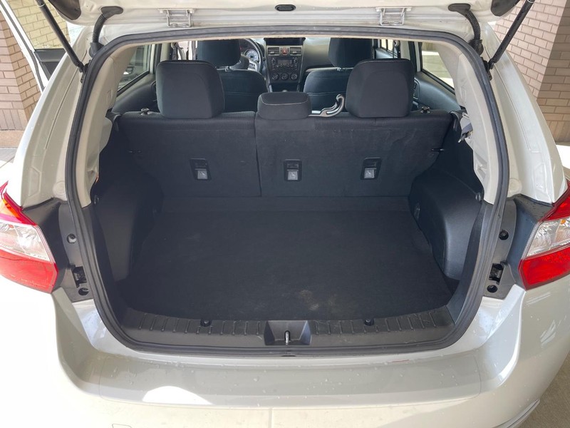 Subaru Impreza Wagon Vehicle Full-screen Gallery Image 7