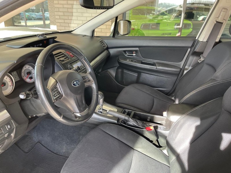 Subaru Impreza Wagon Vehicle Full-screen Gallery Image 8