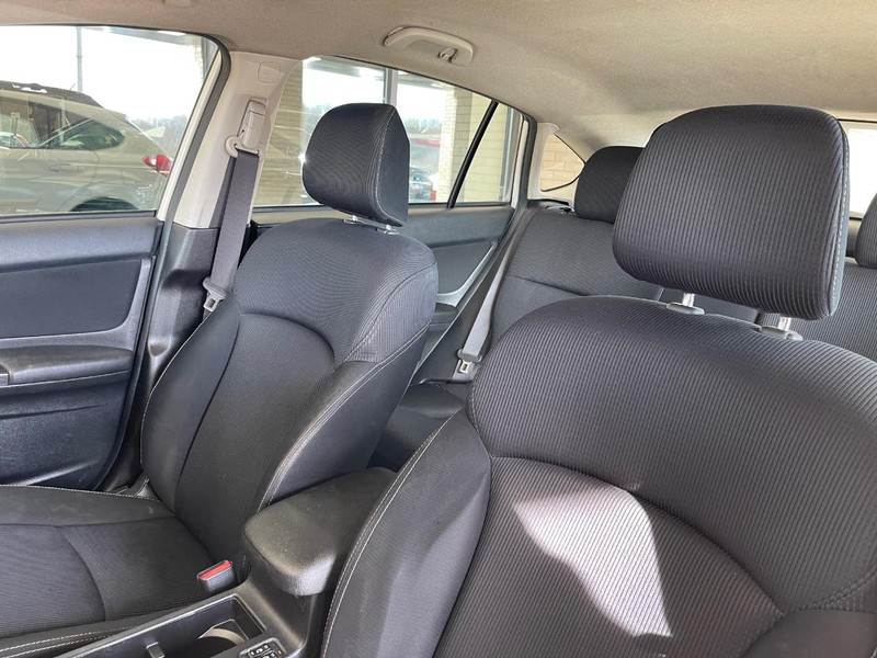 Subaru Impreza Wagon Vehicle Full-screen Gallery Image 12