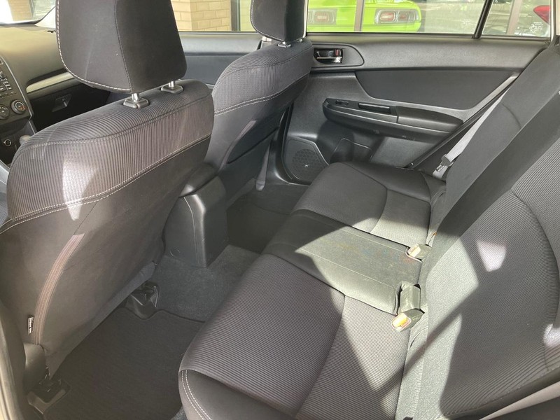 Subaru Impreza Wagon Vehicle Full-screen Gallery Image 13