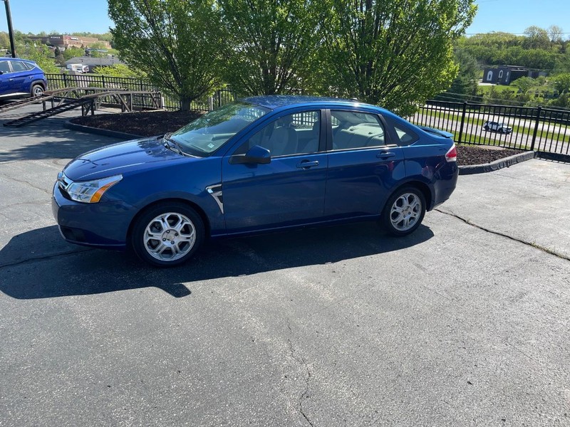 Ford Focus Vehicle Full-screen Gallery Image 2