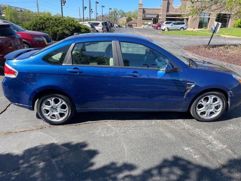 Ford Focus Vehicle Full-screen Gallery Image 4