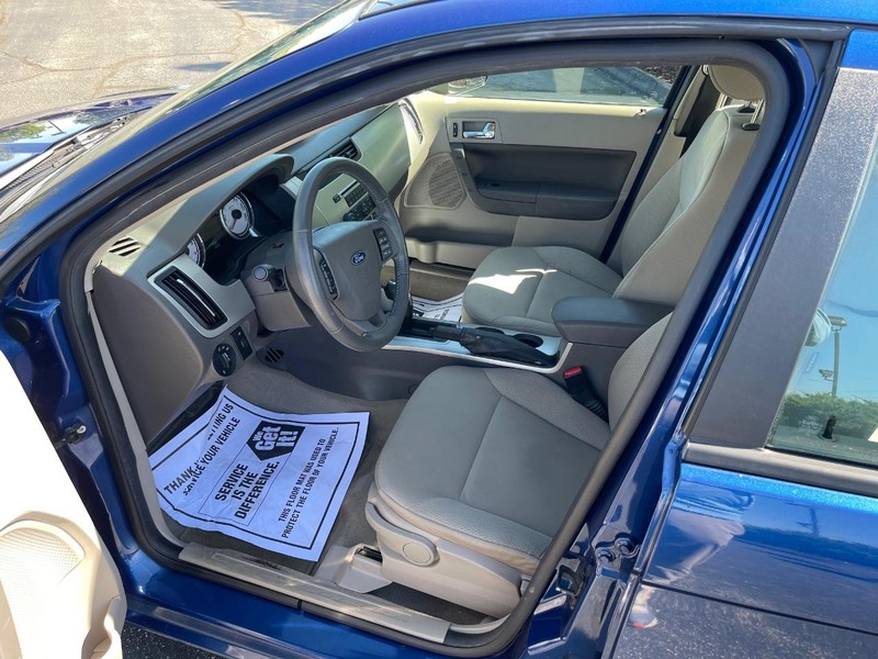 Ford Focus Vehicle Full-screen Gallery Image 7