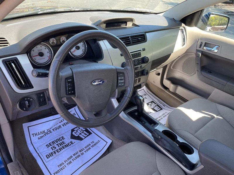 Ford Focus Vehicle Full-screen Gallery Image 9