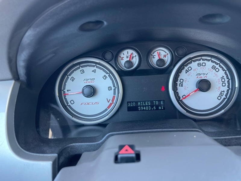 Ford Focus Vehicle Full-screen Gallery Image 10