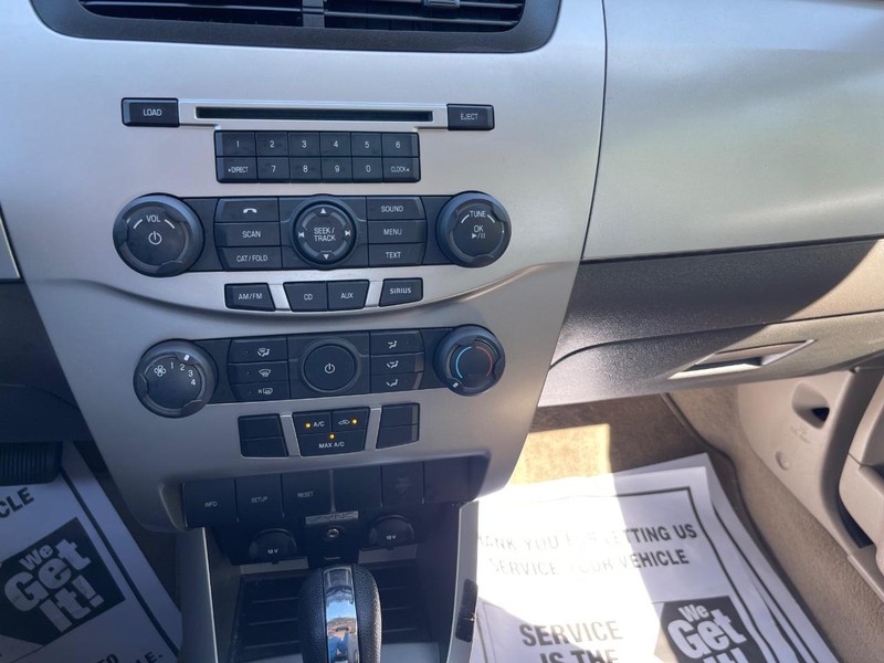 Ford Focus Vehicle Full-screen Gallery Image 12