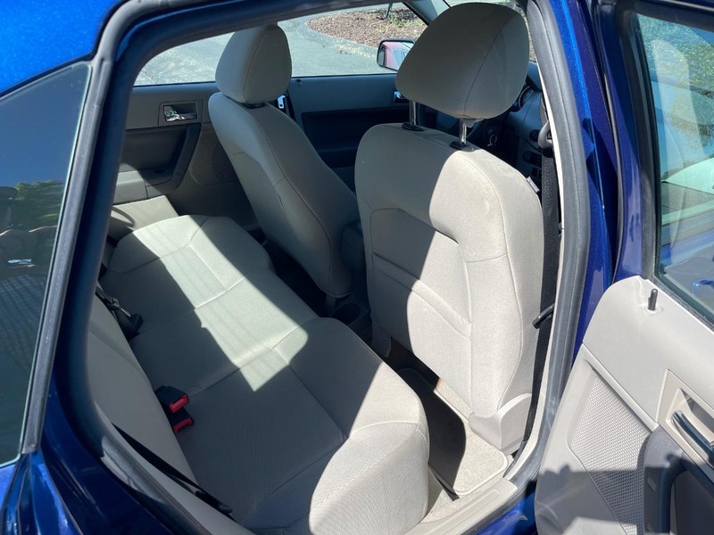 Ford Focus Vehicle Full-screen Gallery Image 15