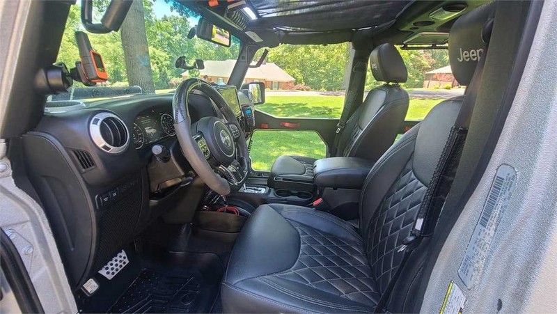 Jeep Wrangler Unlimited Vehicle Full-screen Gallery Image 8