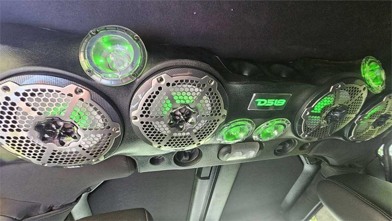 Jeep Wrangler Unlimited Vehicle Full-screen Gallery Image 13