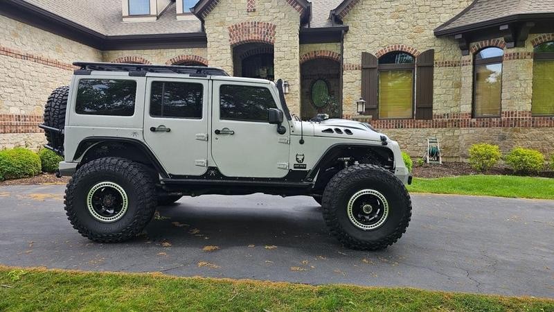 Jeep Wrangler Unlimited Vehicle Full-screen Gallery Image 19