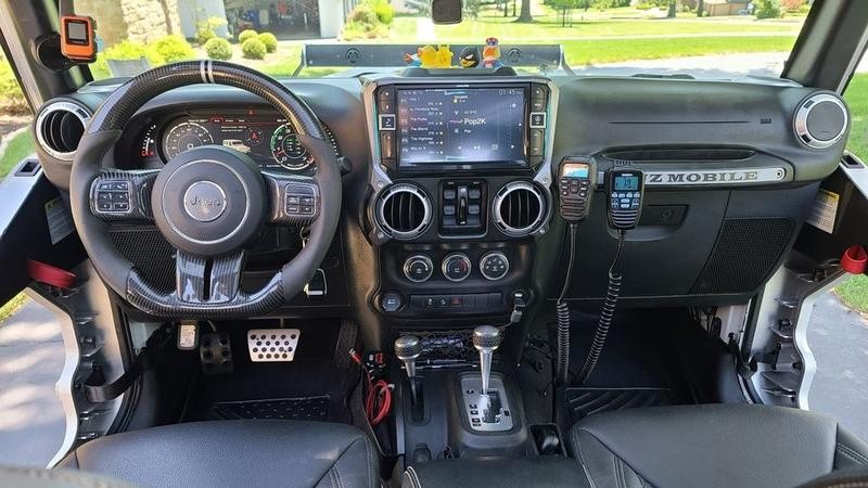 Jeep Wrangler Unlimited Vehicle Full-screen Gallery Image 21