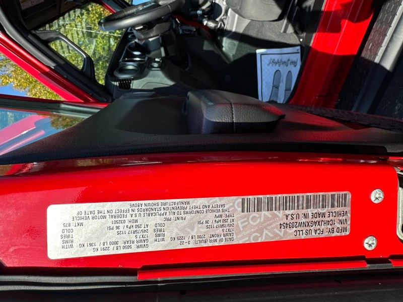 Jeep Wrangler Vehicle Full-screen Gallery Image 11