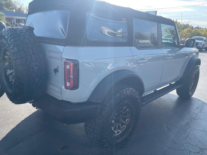 Ford Bronco Vehicle Full-screen Gallery Image 4