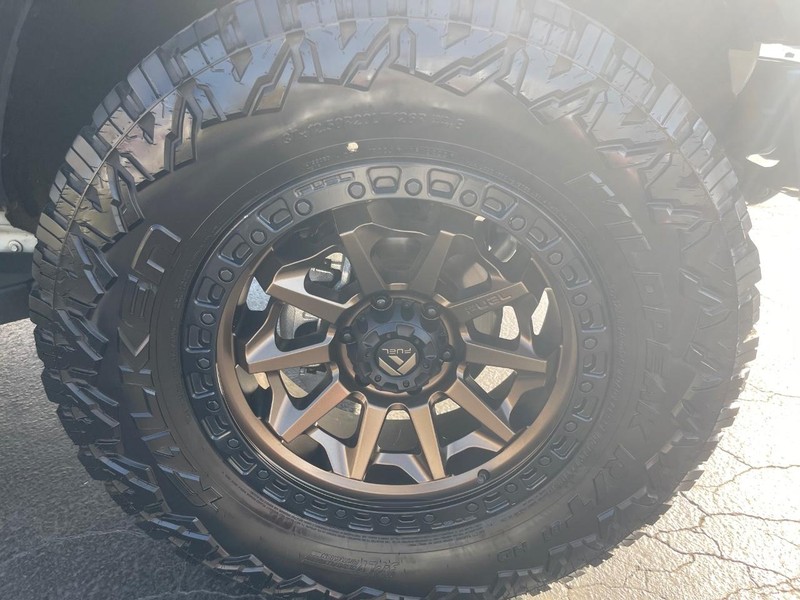 Ford Bronco Vehicle Full-screen Gallery Image 6