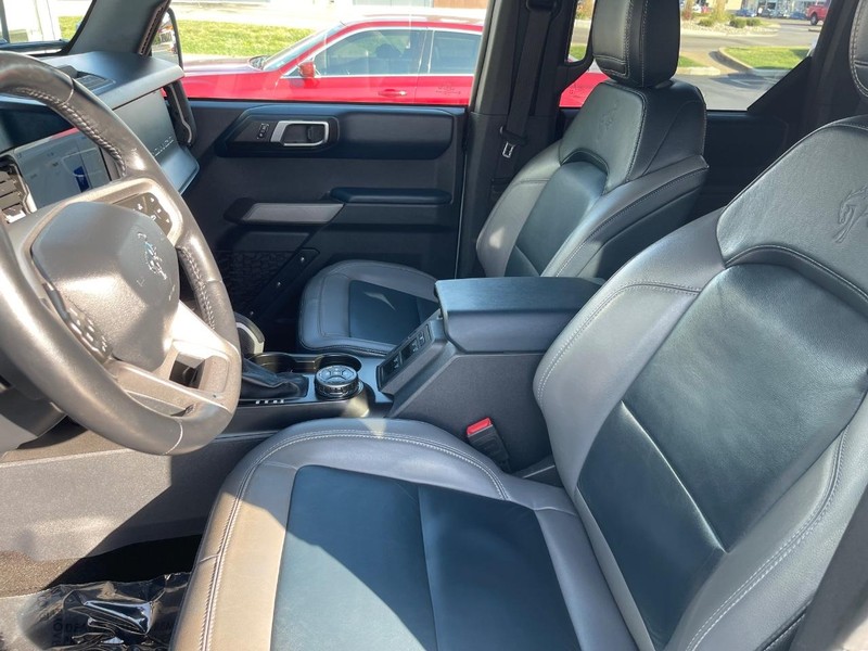 Ford Bronco Vehicle Full-screen Gallery Image 7