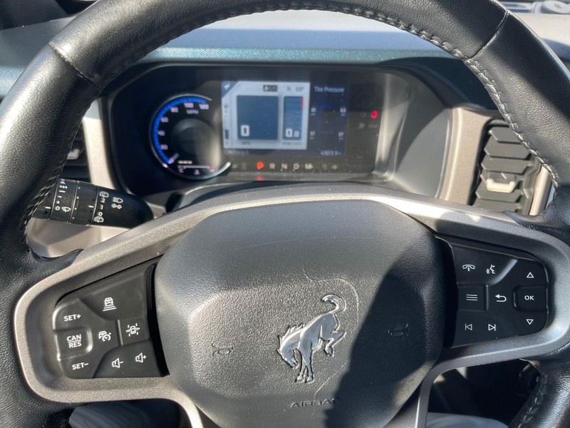 Ford Bronco Vehicle Full-screen Gallery Image 8