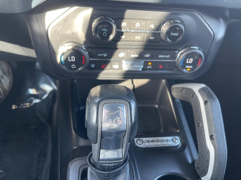 Ford Bronco Vehicle Full-screen Gallery Image 9