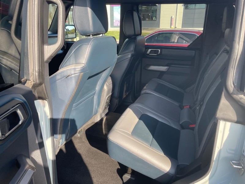 Ford Bronco Vehicle Full-screen Gallery Image 13