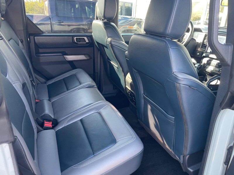 Ford Bronco Vehicle Full-screen Gallery Image 14