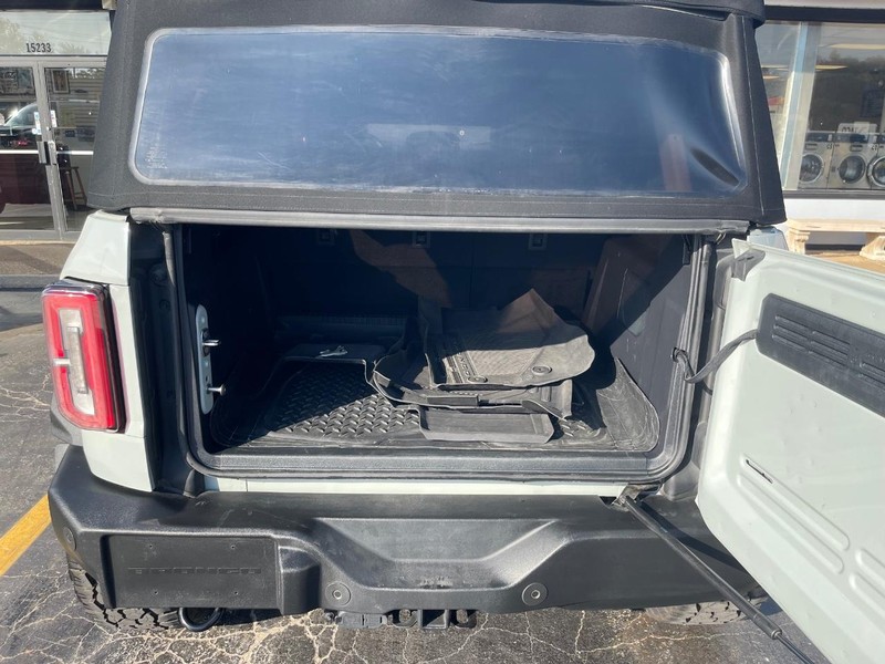 Ford Bronco Vehicle Full-screen Gallery Image 17