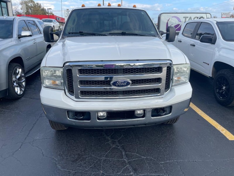 Ford Super Duty F-350 DRW Vehicle Full-screen Gallery Image 3