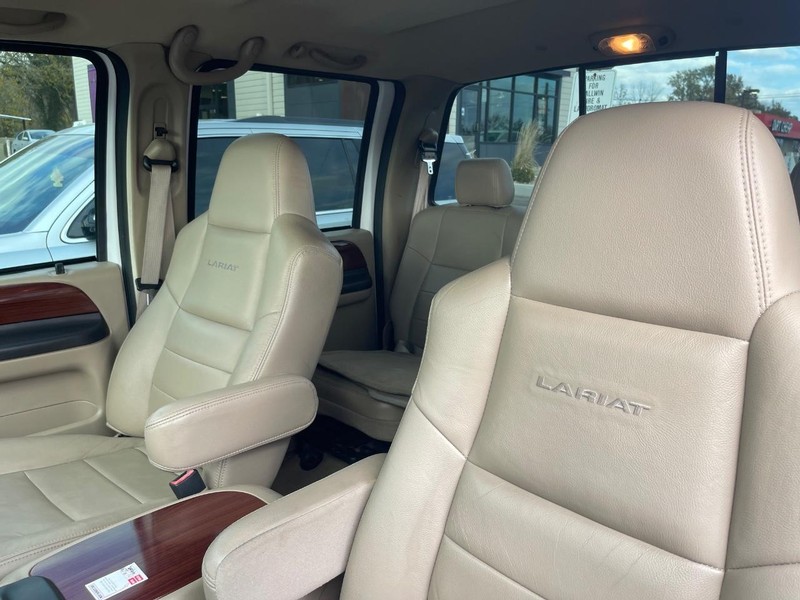 Ford Super Duty F-350 DRW Vehicle Full-screen Gallery Image 7