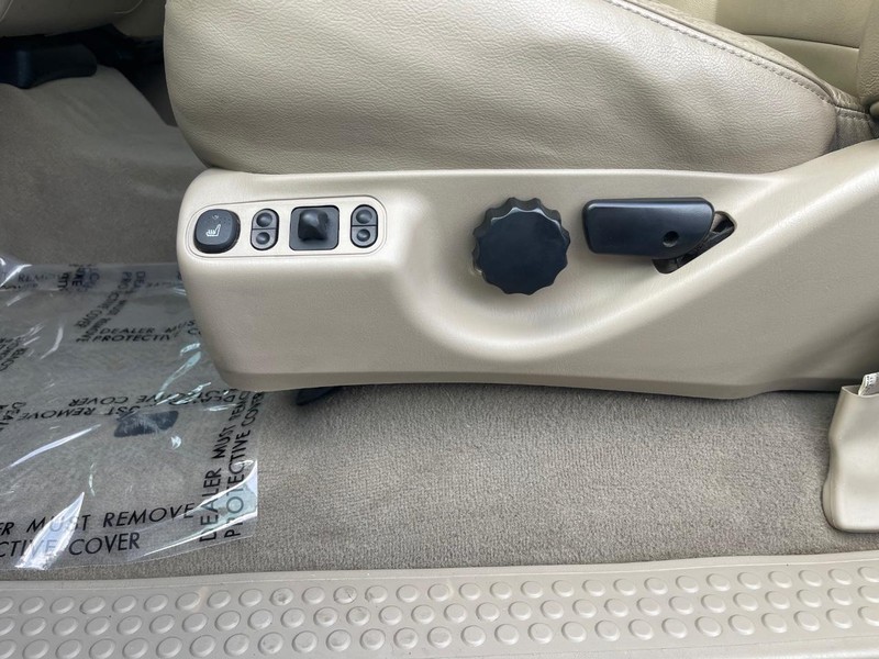 Ford Super Duty F-350 DRW Vehicle Full-screen Gallery Image 8