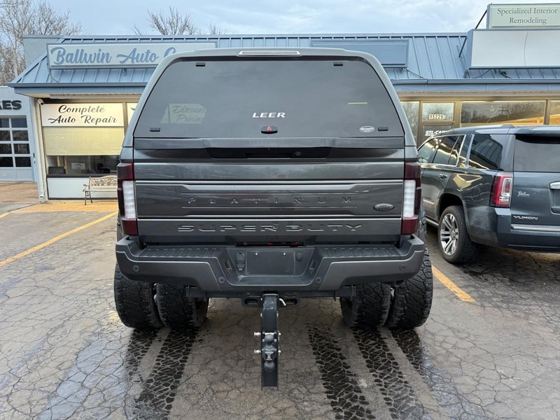 Ford Super Duty F-450 DRW Vehicle Full-screen Gallery Image 7