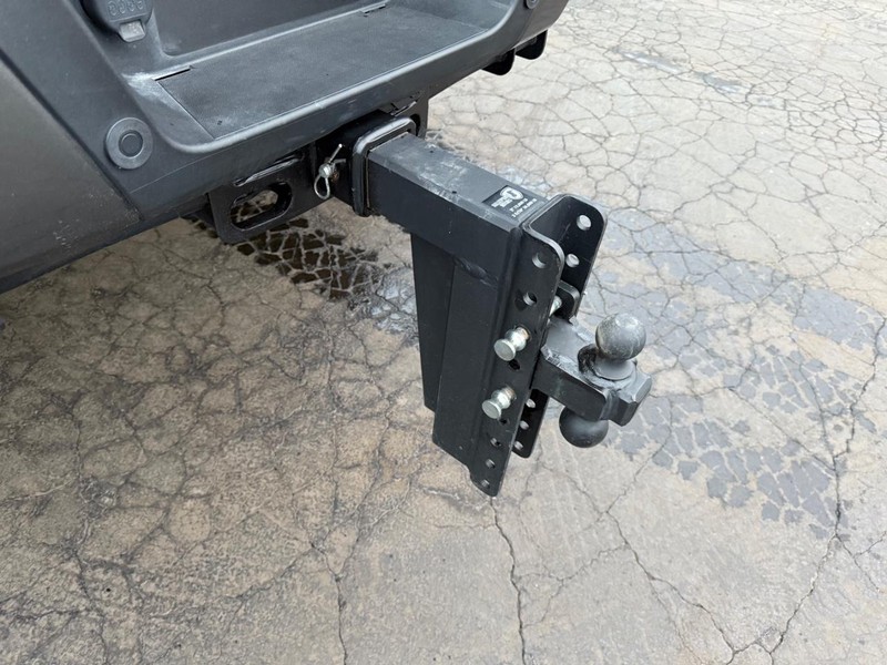 Ford Super Duty F-450 DRW Vehicle Full-screen Gallery Image 8