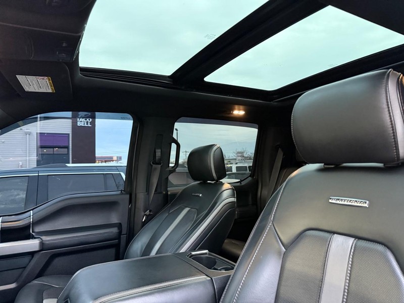 Ford Super Duty F-450 DRW Vehicle Full-screen Gallery Image 15