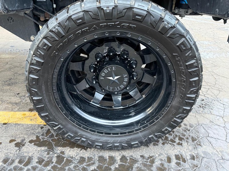 Ford Super Duty F-450 DRW Vehicle Full-screen Gallery Image 18