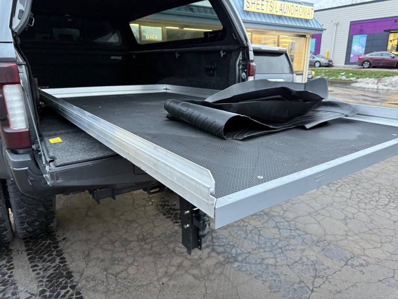 Ford Super Duty F-450 DRW Vehicle Full-screen Gallery Image 22