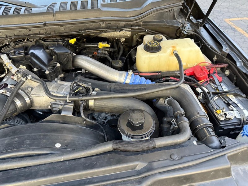 Ford Super Duty F-450 DRW Vehicle Full-screen Gallery Image 24