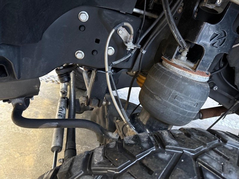 Ford Super Duty F-450 DRW Vehicle Full-screen Gallery Image 25