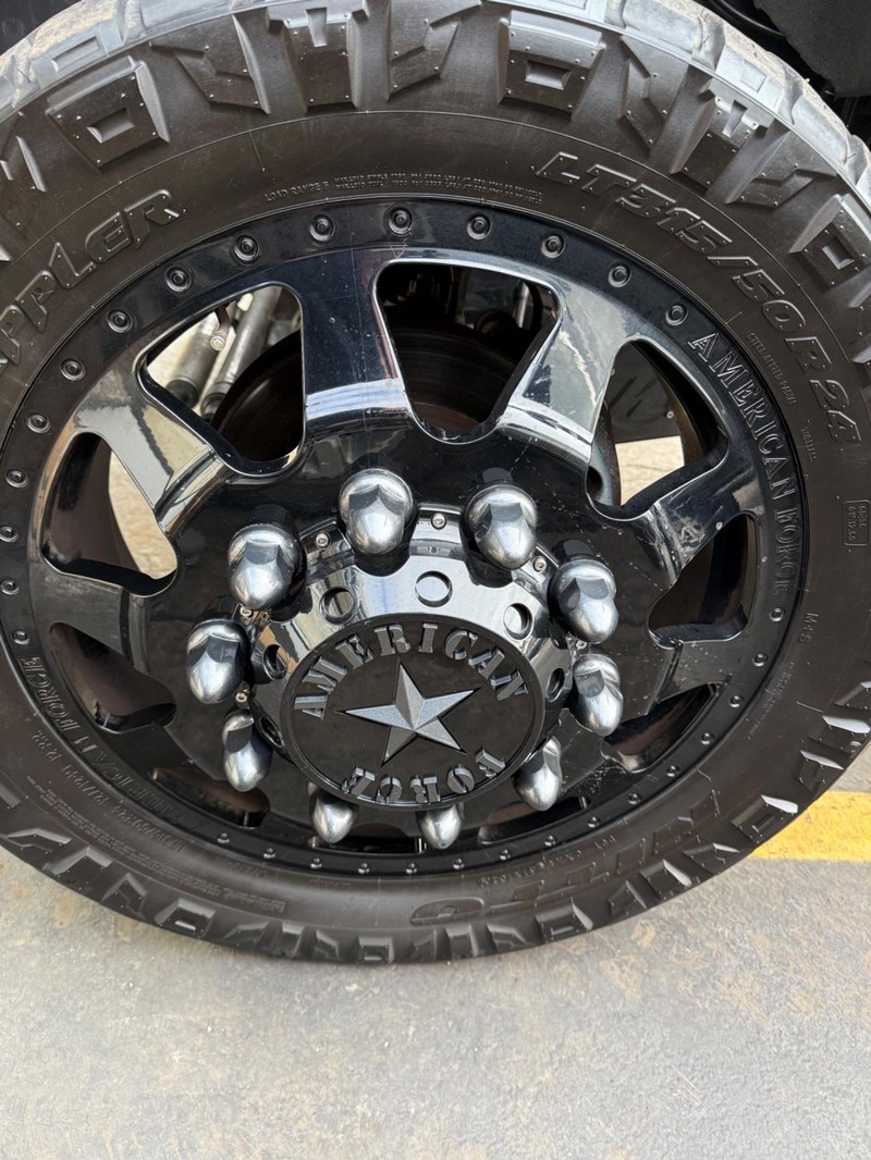 Ford Super Duty F-450 DRW Vehicle Full-screen Gallery Image 26