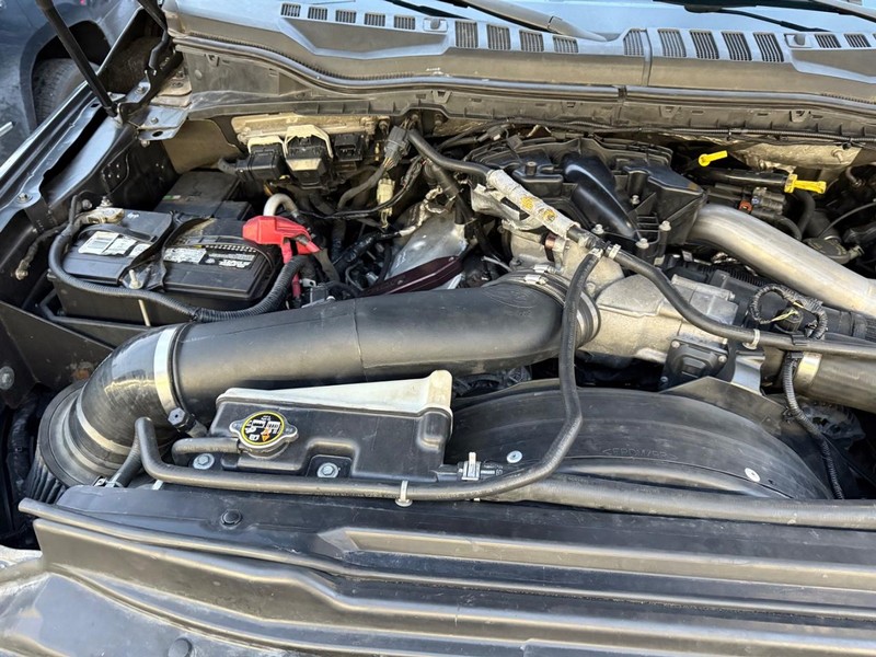 Ford Super Duty F-450 DRW Vehicle Full-screen Gallery Image 27