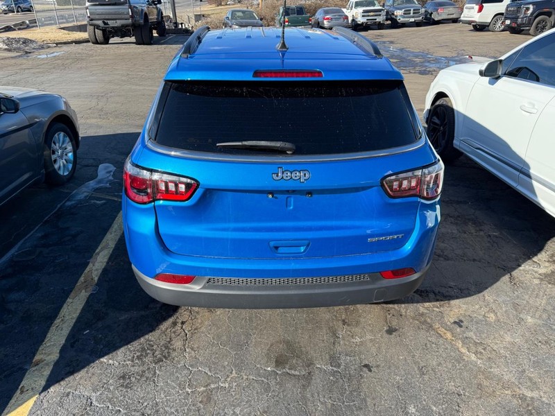 Jeep Compass Vehicle Full-screen Gallery Image 4