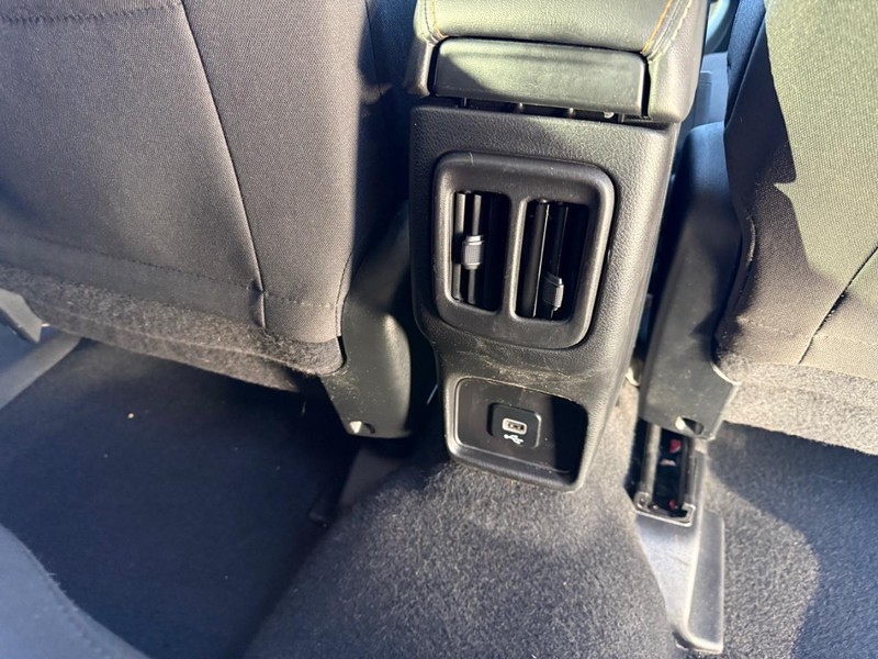 Jeep Compass Vehicle Full-screen Gallery Image 10