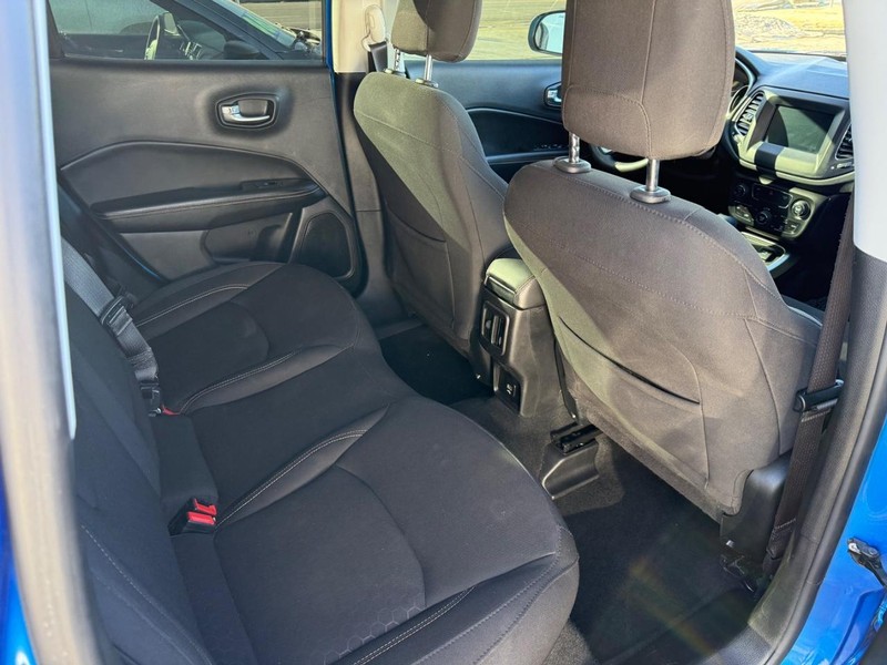 Jeep Compass Vehicle Full-screen Gallery Image 11