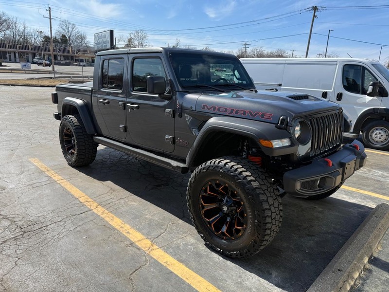 Jeep Gladiator Vehicle Full-screen Gallery Image 2